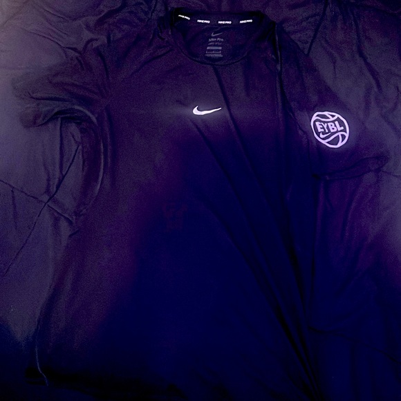 Nike elite 100 compression shirt / wore it only once and will wash - Picture 1 of 1